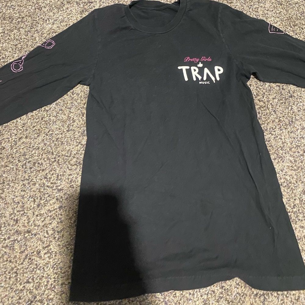2 chains pretty girls love trap music long sleeve size S